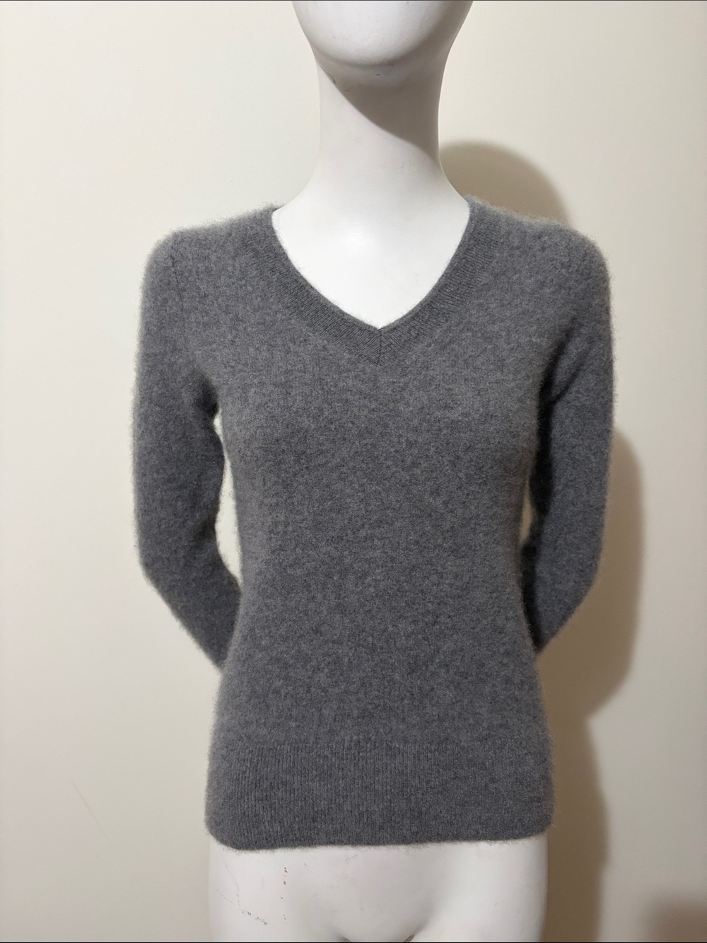 Magaschoni Heather Gray V-Neck Cashmere Fuzzy Sweater